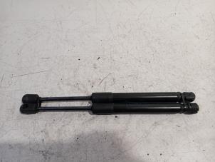 Gebruikte Gasdemper Motorkap Set BMW X3 Prijs € 13,00 Margeregeling aangeboden door Van der Ven Autorecycling B.V.