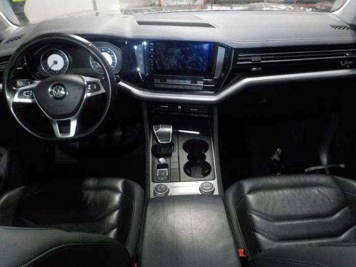 Remklauw (Tang) links-voor van een Volkswagen Touareg 2018