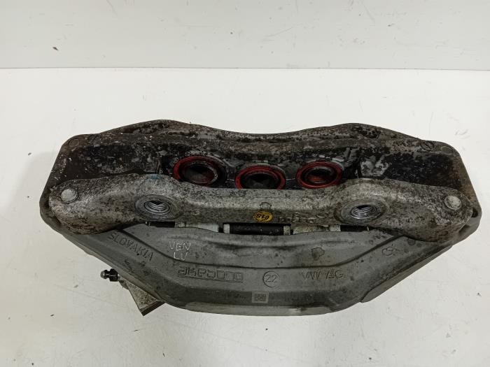 Remklauw (Tang) links-voor van een Volkswagen Touareg 2018