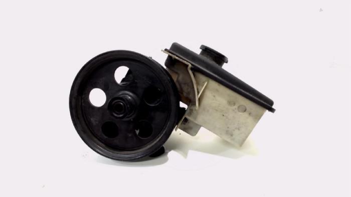 Stuurbekrachtiging Pomp van een Ford Mondeo 2003