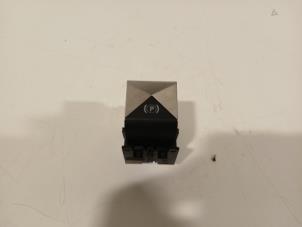 Gebruikte Schakelaar handrem DS Automobiles DS3 Crossback Prijs € 31,00 Margeregeling aangeboden door Van der Ven Autorecycling B.V.