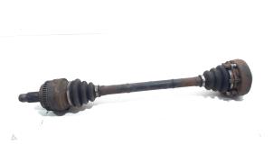 Gebruikte Aandrijfas links-achter BMW 3-Serie Prijs € 25,00 Margeregeling aangeboden door Van der Ven Autorecycling B.V.