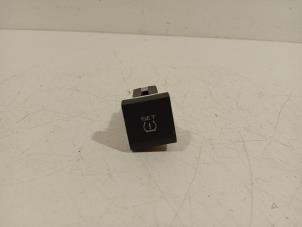 Gebruikte Schakelaar Skoda Yeti Prijs € 13,00 Margeregeling aangeboden door Van der Ven Autorecycling B.V.