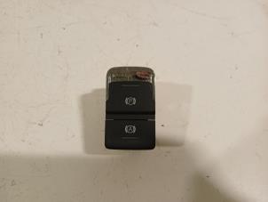 Gebruikte Schakelaar handrem Seat Leon Prijs € 10,00 Margeregeling aangeboden door Van der Ven Autorecycling B.V.