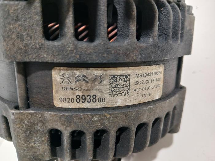 Dynamo van een Peugeot Partner 2020