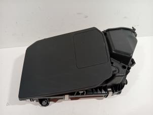 Gebruikte Luchtfilterhuis Mercedes E-Klasse Prijs € 50,00 Margeregeling aangeboden door Van der Ven Autorecycling B.V.