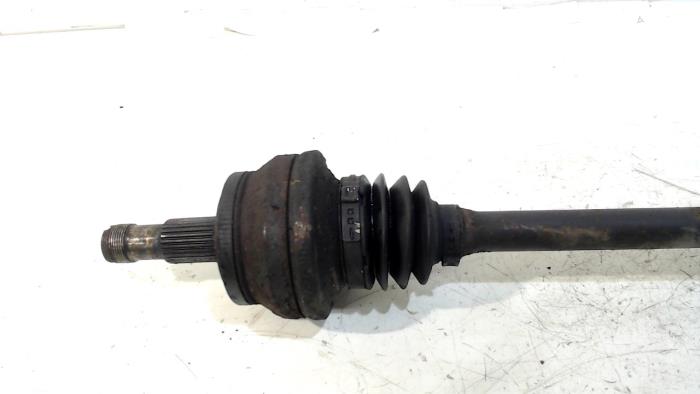 Aandrijfas links-achter van een Mercedes S-Klasse 2006