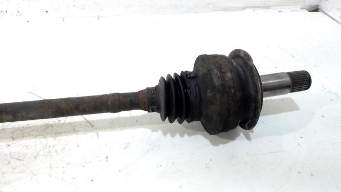 Aandrijfas links-achter van een Mercedes S-Klasse 2006