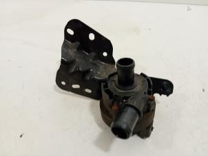 Gebruikte Waterpomp Renault Megane Prijs € 20,00 Margeregeling aangeboden door Van der Ven Autorecycling B.V.