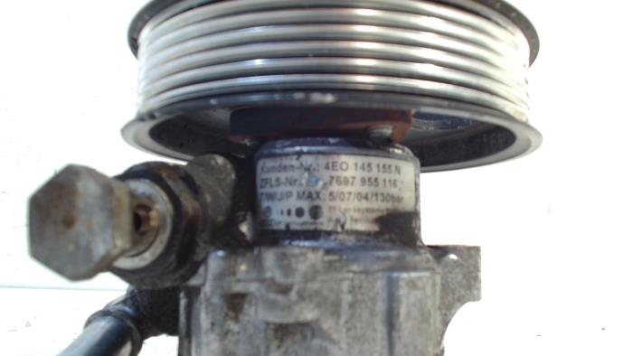 Stuurbekrachtiging Pomp van een Audi A8 2004