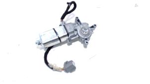 Gebruikte Schuifdak Motor Volvo V40 Prijs € 15,00 Margeregeling aangeboden door Van der Ven Autorecycling B.V.