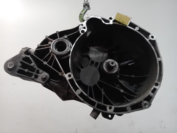 Gebruikte Versnellingsbak schakelrubber Volvo V60 Prijs € 424,99 Margeregeling aangeboden door Van der Ven Autorecycling B.V.