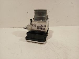 Gebruikte ABS Pomp Renault Kangoo Prijs € 252,00 Margeregeling aangeboden door Van der Ven Autorecycling B.V.