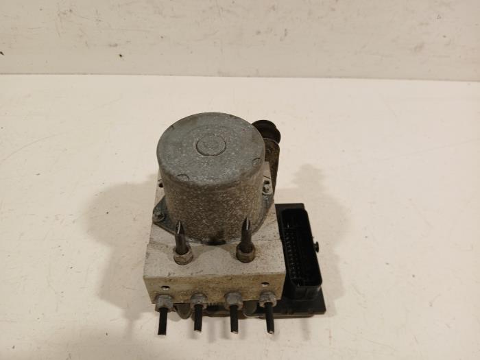 Gebruikte ABS Pomp Audi A4 Prijs € 95,00 Margeregeling aangeboden door Van der Ven Autorecycling B.V.