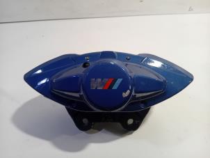 Gebruikte Remklauw (Tang) rechts-achter BMW M1 Prijs € 275,00 Margeregeling aangeboden door Van der Ven Autorecycling B.V.