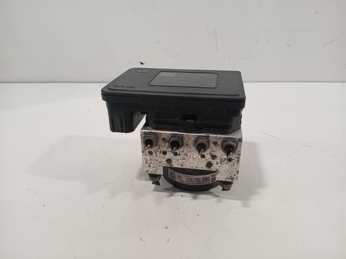 Gebruikte ABS Pomp Volkswagen Touran Prijs € 45,00 Margeregeling aangeboden door Van der Ven Autorecycling B.V.