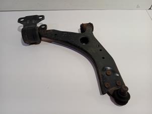 Gebruikte Draagarm rechts-voor Ford Grand C-Max Prijs € 16,00 Margeregeling aangeboden door Van der Ven Autorecycling B.V.