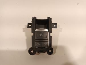 Gebruikte Schakelaar handrem Renault Espace Prijs € 17,00 Margeregeling aangeboden door Van der Ven Autorecycling B.V.