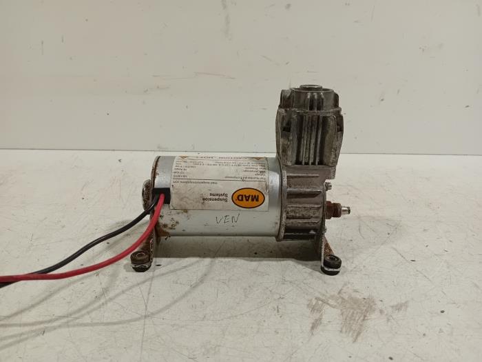 Gebruikte Compressor Mercedes Vito Prijs € 105,00 Margeregeling aangeboden door Van der Ven Autorecycling B.V.