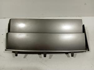 Gebruikte Bumper Rooster Landrover Range Rover Prijs € 20,00 Margeregeling aangeboden door Van der Ven Autorecycling B.V.