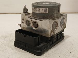 Gebruikte ABS Pomp Renault Espace Prijs € 75,00 Margeregeling aangeboden door Van der Ven Autorecycling B.V.