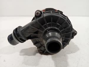 Gebruikte Waterpomp Mercedes E-Klasse Prijs € 75,00 Margeregeling aangeboden door Van der Ven Autorecycling B.V.