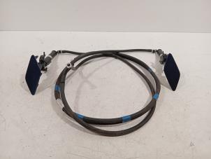 Gebruikte Afdekkap koplampsproeier links Volkswagen Passat Prijs € 36,00 Margeregeling aangeboden door Van der Ven Autorecycling B.V.