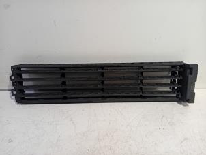 Gebruikte Bumper Rooster Renault Megane Prijs € 193,00 Margeregeling aangeboden door Van der Ven Autorecycling B.V.