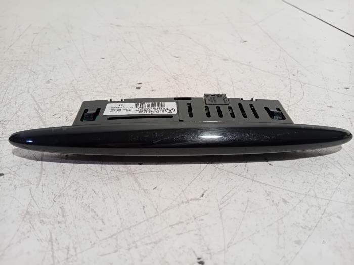 Gebruikte Display Interieur Mercedes GLA Prijs € 36,00 Margeregeling aangeboden door Van der Ven Autorecycling B.V.