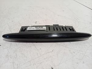 Gebruikte Display Interieur Mercedes GLA Prijs € 36,00 Margeregeling aangeboden door Van der Ven Autorecycling B.V.