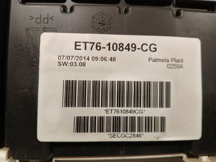 Instrumentenpaneel van een Ford Tourneo Courier 2014