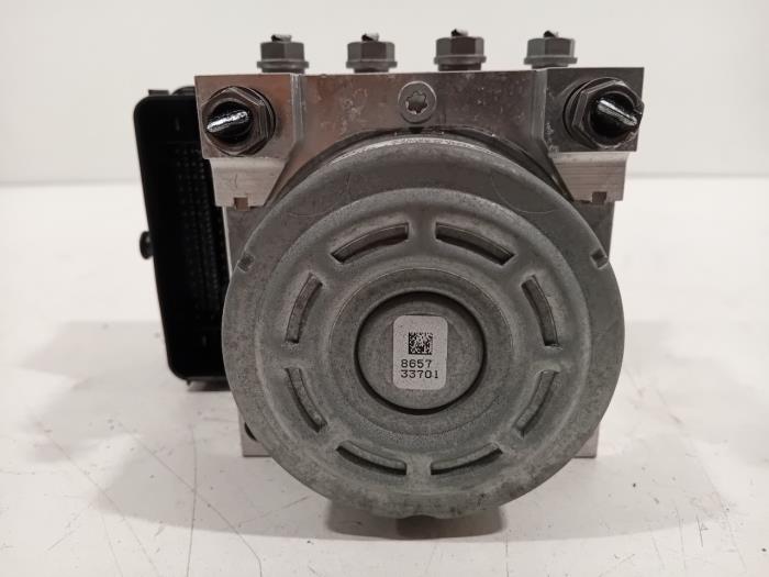 Gebruikte ABS Pomp Volkswagen Passat Prijs € 193,00 Margeregeling aangeboden door Van der Ven Autorecycling B.V.