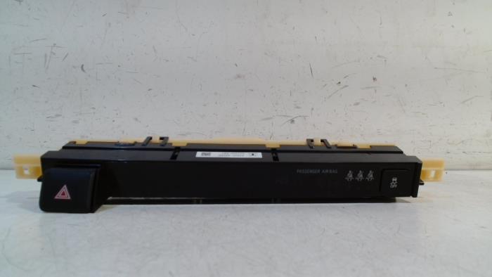 Gebruikte Display Interieur Toyota Funcruiser Prijs € 40,00 Margeregeling aangeboden door Van der Ven Autorecycling B.V.