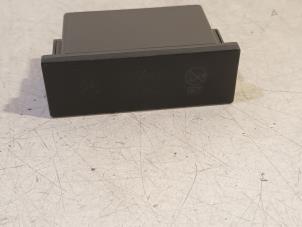 Gebruikte Display Interieur Toyota Yaris Prijs € 15,00 Margeregeling aangeboden door Van der Ven Autorecycling B.V.