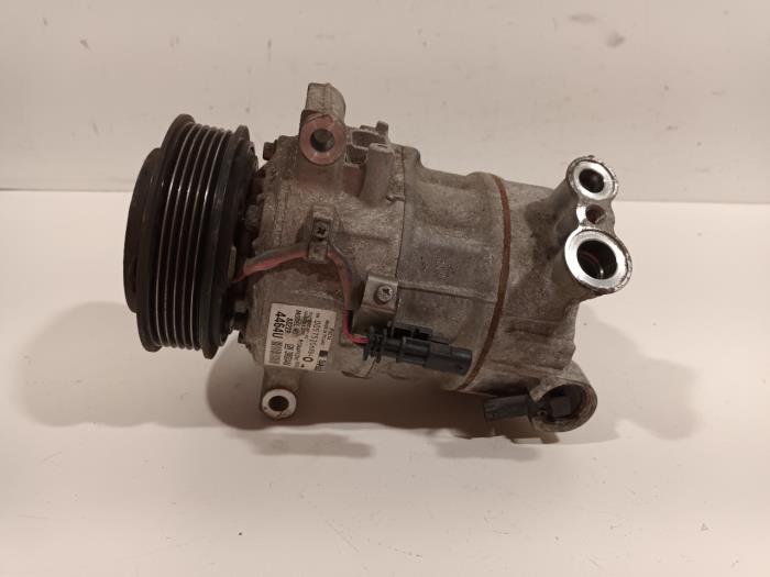 Gebruikte Aircopomp Opel Astra Prijs € 50,00 Margeregeling aangeboden door Van der Ven Autorecycling B.V.