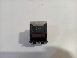 Gebruikte Handrem schakelaar Peugeot 3008 Prijs € 26,00 Margeregeling aangeboden door Van der Ven Autorecycling B.V.