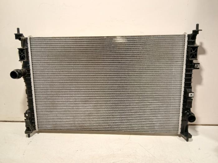 Gebruikte Radiateur Peugeot 3008 Prijs € 95,00 Margeregeling aangeboden door Van der Ven Autorecycling B.V.