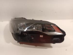 Gebruikte Koplamp rechts Peugeot 3008 Prijs € 852,00 Margeregeling aangeboden door Van der Ven Autorecycling B.V.