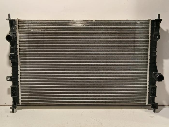 Gebruikte Radiateur Peugeot 3008 Prijs € 80,00 Margeregeling aangeboden door Van der Ven Autorecycling B.V.