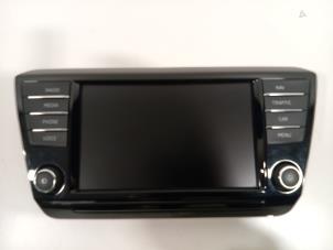 Gebruikte Display Interieur Skoda Superb Prijs € 317,00 Margeregeling aangeboden door Van der Ven Autorecycling B.V.