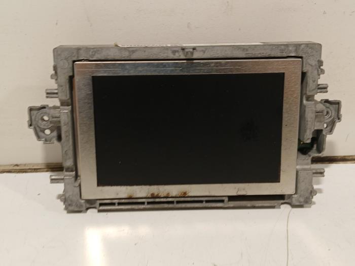 Gebruikte Display Interieur Mercedes E-Klasse Prijs € 95,00 Margeregeling aangeboden door Van der Ven Autorecycling B.V.