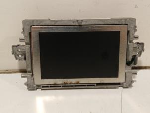 Gebruikte Display Interieur Mercedes E-Klasse Prijs € 95,00 Margeregeling aangeboden door Van der Ven Autorecycling B.V.