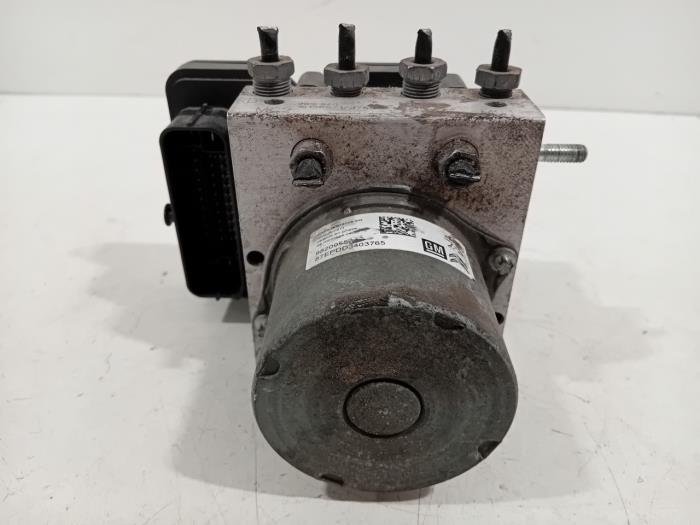 Gebruikte ABS Pomp Citroen C3 Prijs € 193,00 Margeregeling aangeboden door Van der Ven Autorecycling B.V.