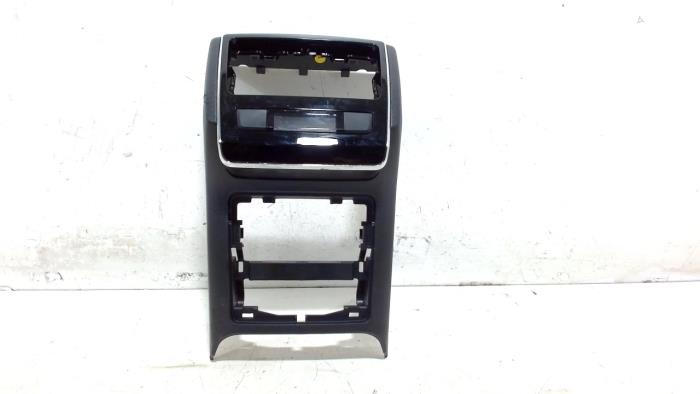 Gebruikte Display Interieur Skoda Superb Prijs € 13,00 Margeregeling aangeboden door Van der Ven Autorecycling B.V.
