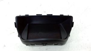 Gebruikte Display Interieur Opel Antara Prijs € 195,00 Margeregeling aangeboden door Van der Ven Autorecycling B.V.