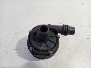 Gebruikte Waterpomp Mercedes C-Klasse Prijs € 75,00 Margeregeling aangeboden door Van der Ven Autorecycling B.V.