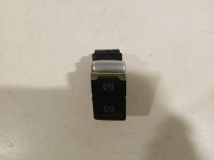 Gebruikte Handrem schakelaar Audi A4 Prijs € 13,00 Margeregeling aangeboden door Van der Ven Autorecycling B.V.