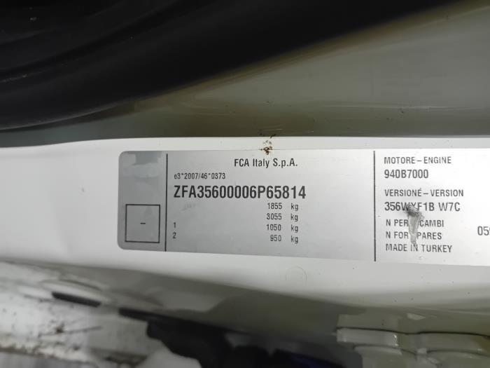 Dynamo van een Fiat Tipo 2019