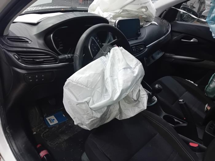 Dynamo van een Fiat Tipo 2019