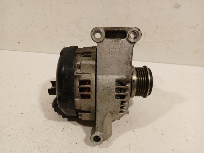 Dynamo van een Fiat Tipo 2019